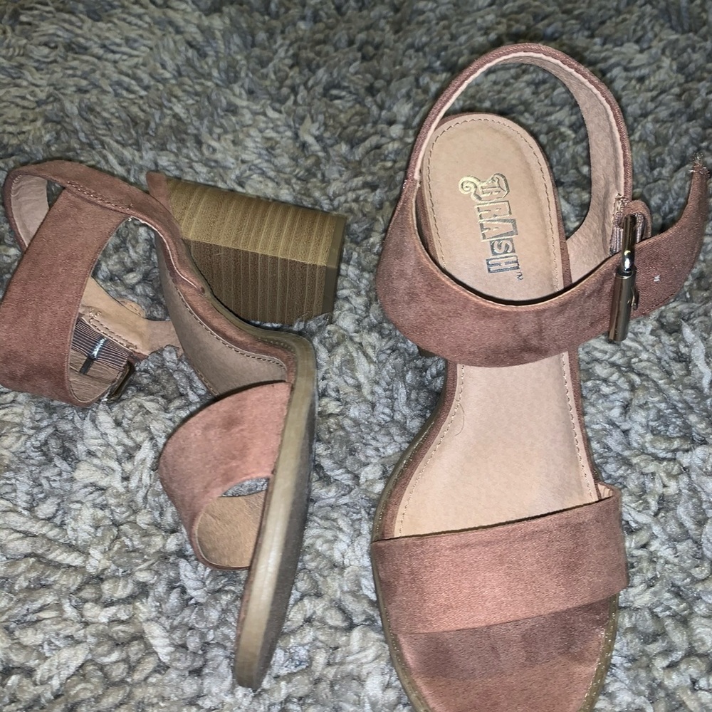 Wedge Heels - Size 7